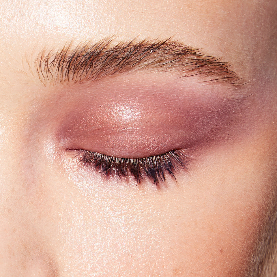 Image of a closed eye and fair skin wearing the Rituel de Fille Ash & Ember Eye Soot in Incantation. 