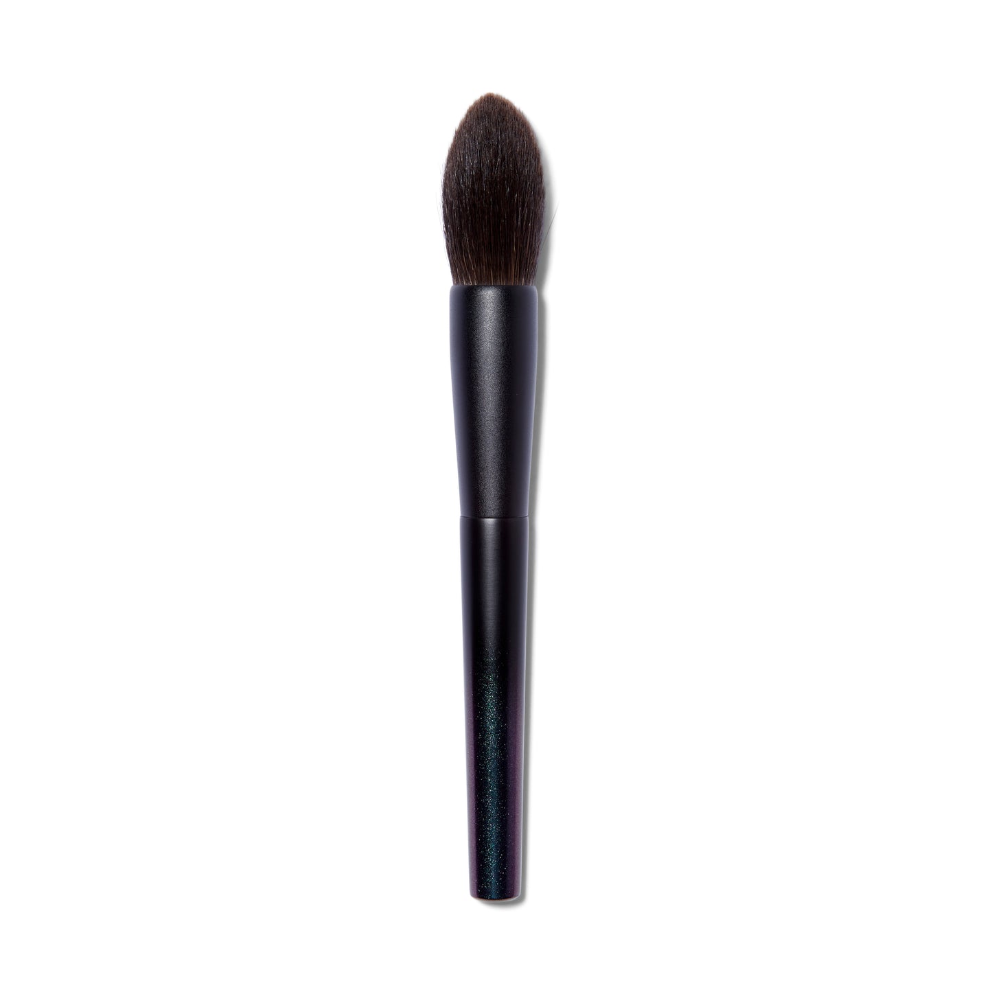 The Surratt Artisitique highlight brush with a black handled and black natural bristles. Brush is tapered to a soft point. 