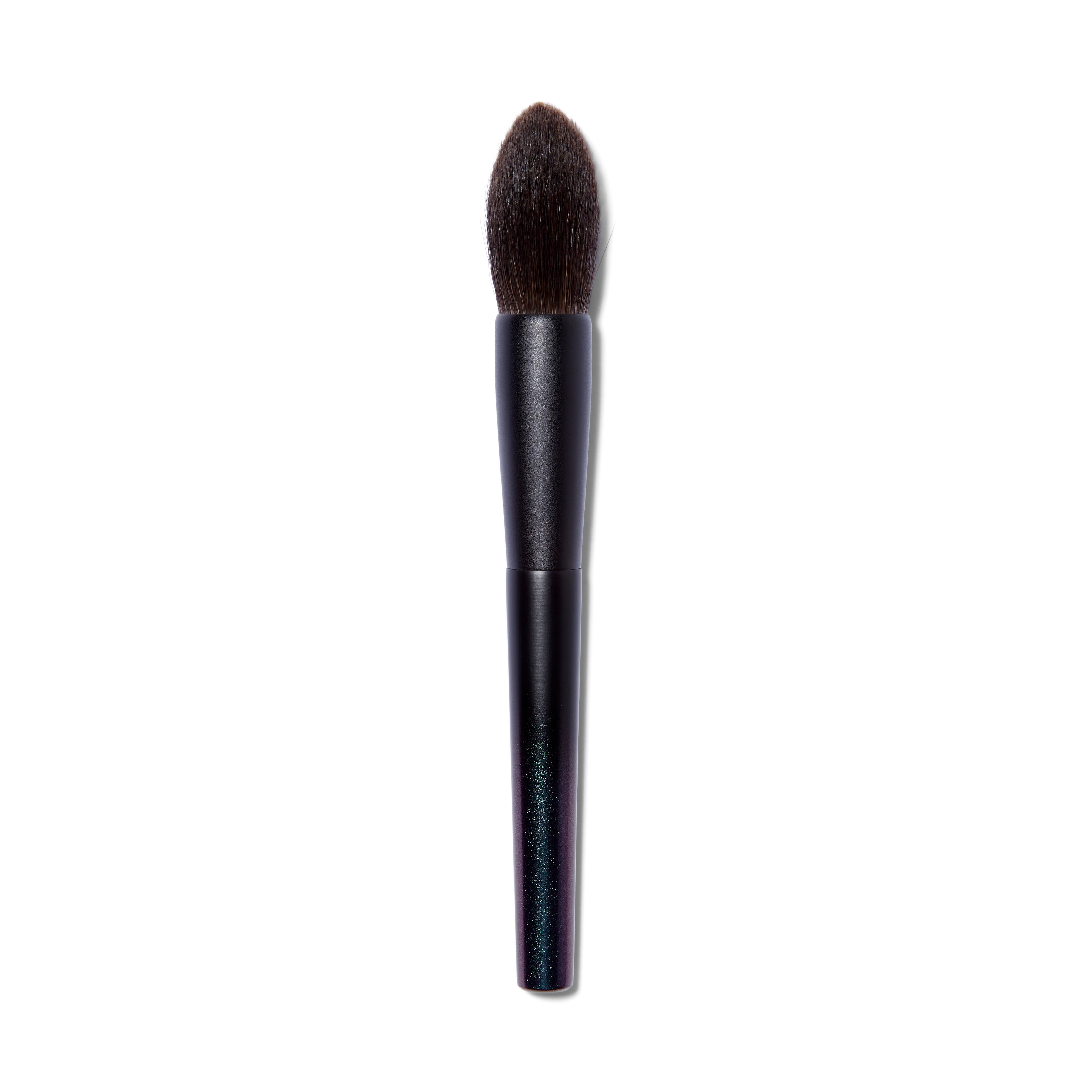 The Surratt Artisitique highlight brush with a black handled and black natural bristles. Brush is tapered to a soft point.