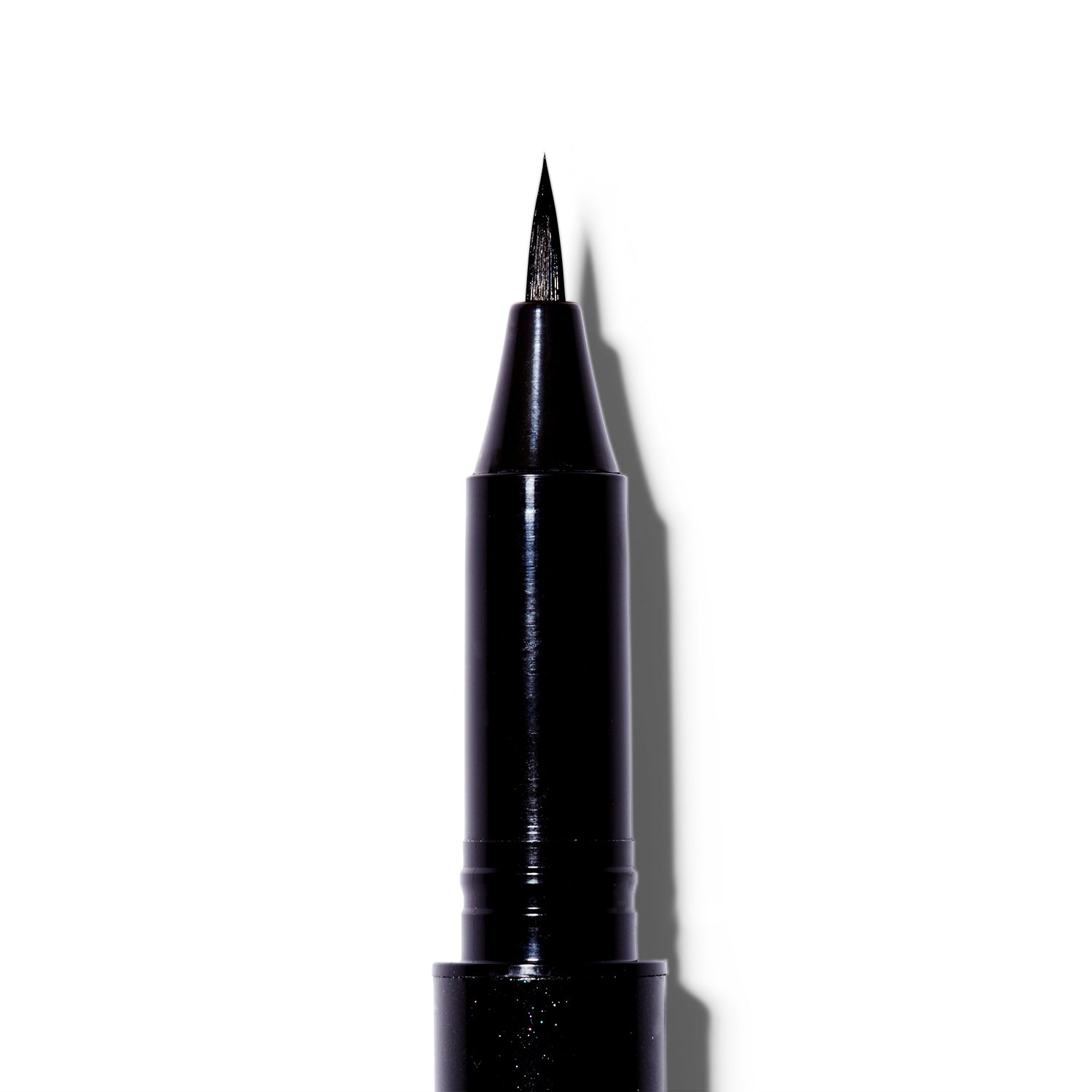 A close up of the Surratt Autographique Liquid Eyeliner in Chat Noir, a deep black. The pen is made of individual hairs and goes to a sharp point.